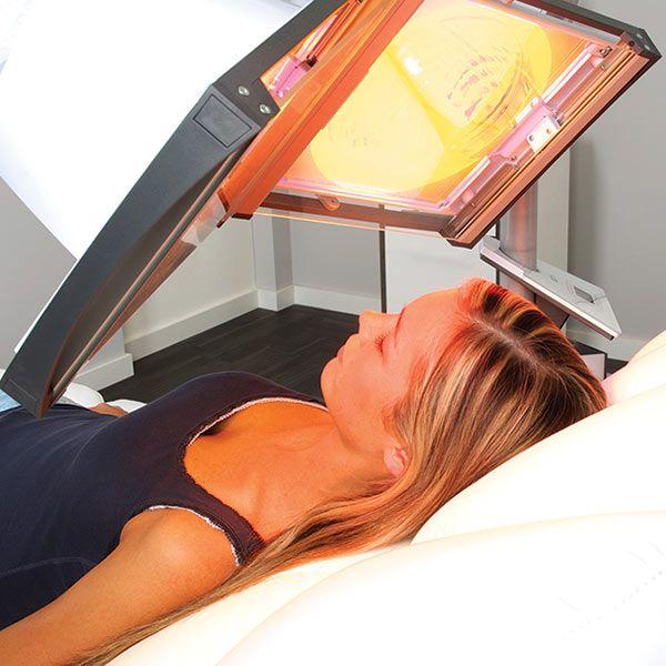 Jugendliches Aussehen mit dem BeautyLight+ und der Energizing Light Technology in Ihrem speedSUN Beautylounge Solarium und Sonnenstudio
